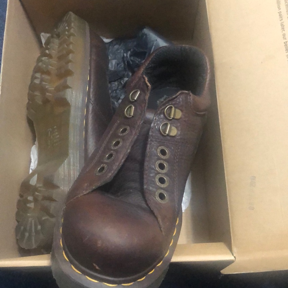 Shoes - Picture 4 of 7